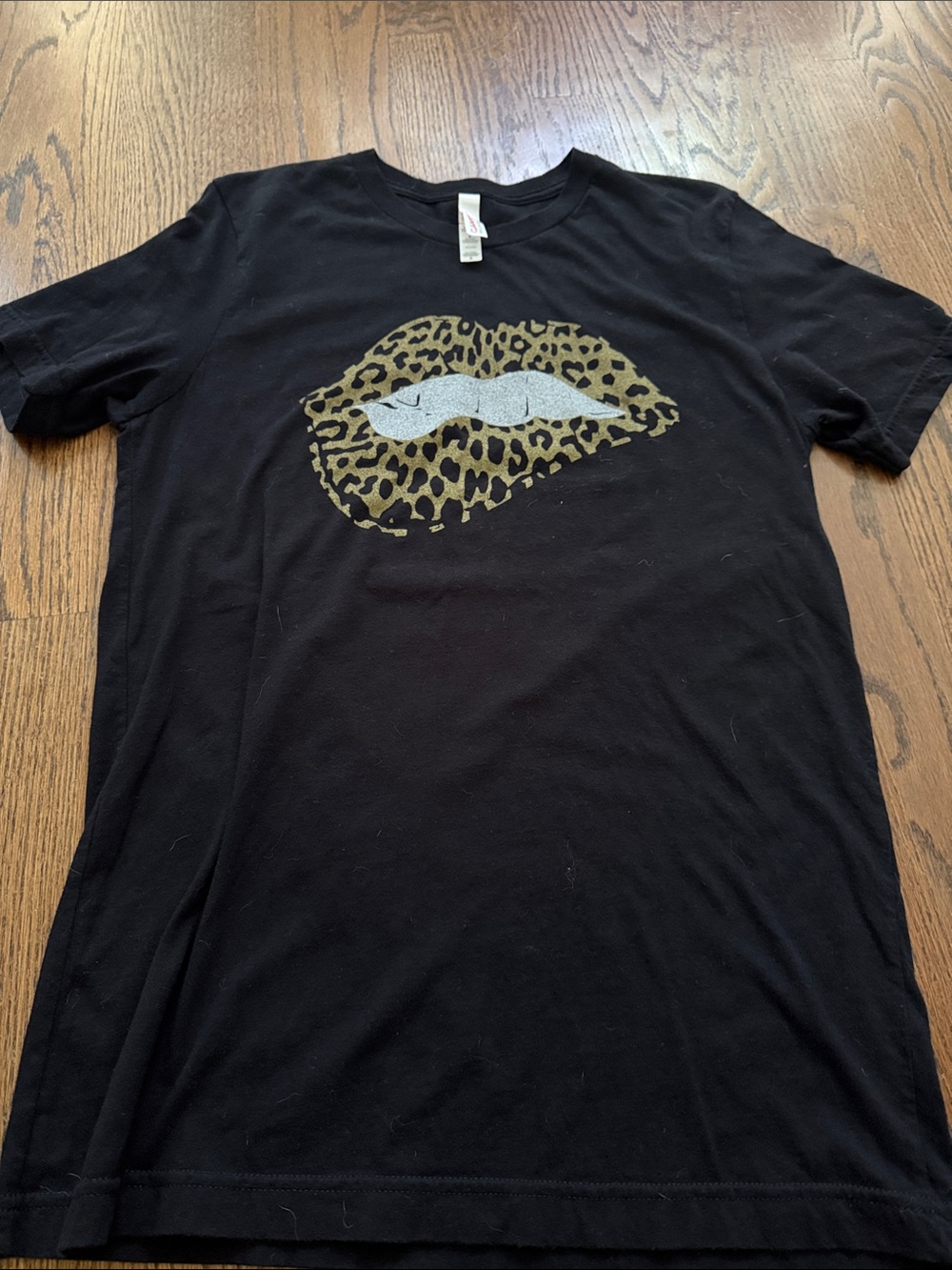 Canvas Black ladies Graphic Tee with Leopard Lip Design Sz medium